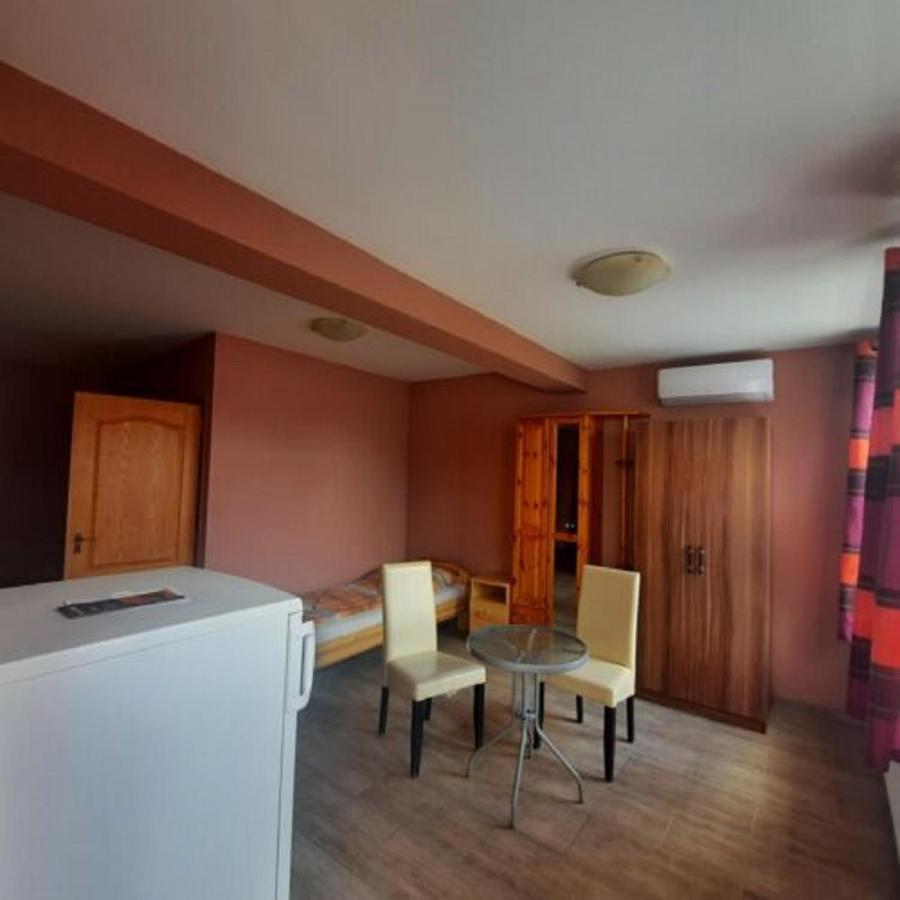 Ikszt Vendeghaz Hotell Dávod Exteriör bild